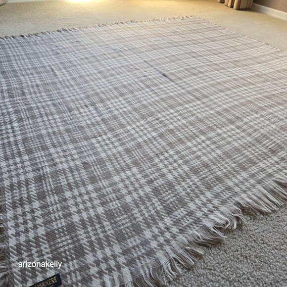 NWOT Cashmere Houndstooth Square Scarf Tan White Large - Picture 8 of 14